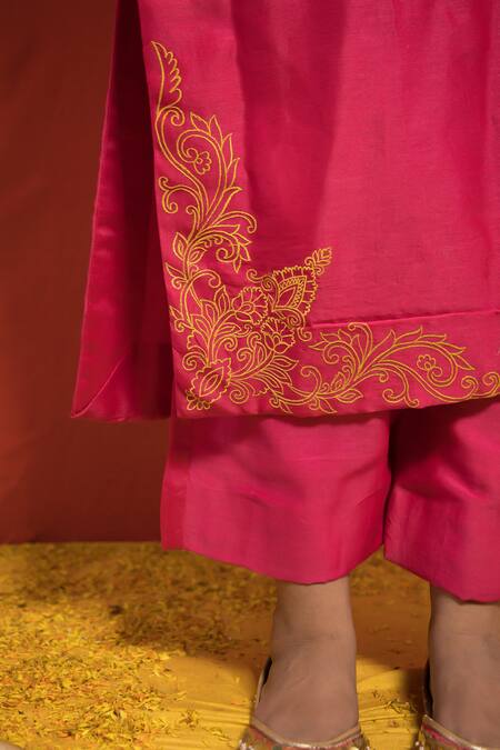 Buy_Mithi Supari_Pink Pure Silk Chanderi Embroidered Resham V Neck Thread Work Kurta Set 