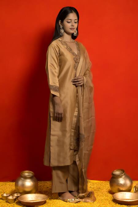 Buy Mithi Supari Beige Pure Silk Chanderi Embroidered Resham Thread Work V Neck Kurta Set Online at Aza Fashions Buy_Mithi Supari_Beige Pure Silk Chanderi Embroidered Resham Thread Work V Neck Kurta Set _Online_at_Aza_Fashions