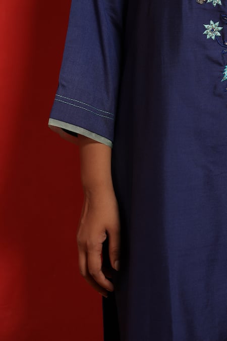 Shop_Mithi Supari_Blue Pure Silk Embroidered And Woven Resham Thread Work & Stripe Yoke Kurta Set _Online_at_Aza_Fashions