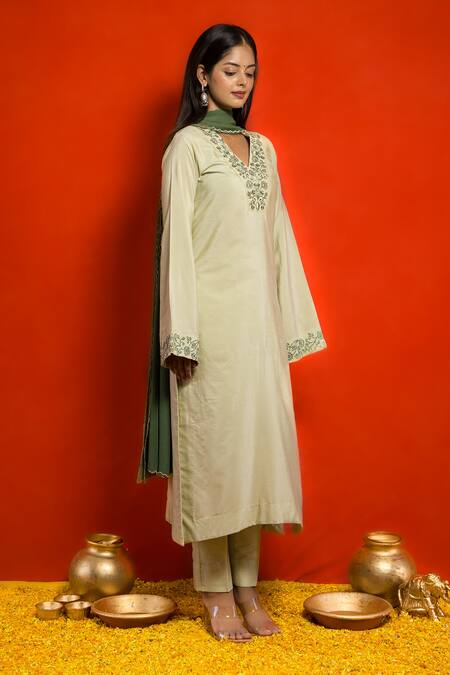 Shop_Mithi Supari_Green Silk Embroidered Resham Thread Work V Neck Kurta Set _Online_at_Aza_Fashions