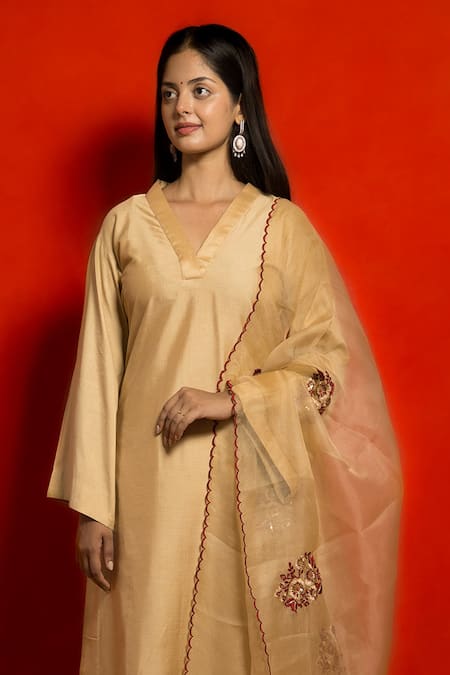 Mithi Supari_Beige Silk Embroidered Resham Thread Work V Neck Kurta Set With Floral Dupatta _Online_at_Aza_Fashions