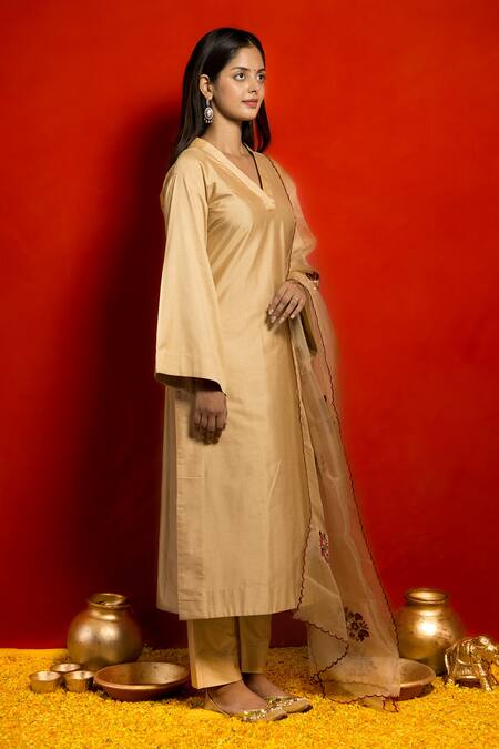 Shop_Mithi Supari_Beige Silk Embroidered Resham Thread Work V Neck Kurta Set With Floral Dupatta _Online_at_Aza_Fashions