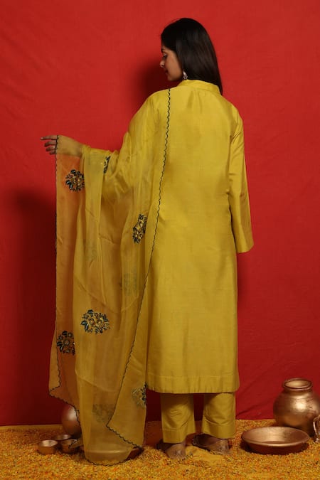 Mithi Supari Silk Kurta Set With Resham Embroidered Dupatta 