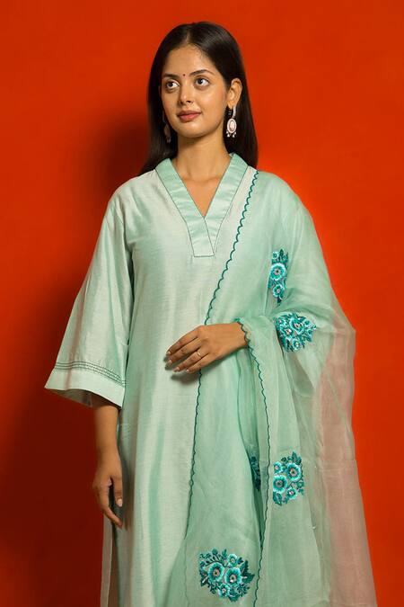 Mithi Supari Blue Silk Embroidered Resham Thread Work V Neck Kurta Set With Dupatta Online at Aza Fashions Mithi Supari_Blue Silk Embroidered Resham Thread Work V Neck Kurta Set With Dupatta _Online_at_Aza_Fashions