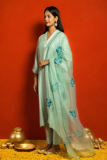 Buy Mithi Supari Blue Silk Embroidered Resham Thread Work V Neck Kurta Set With Dupatta Online at Aza Fashions Buy_Mithi Supari_Blue Silk Embroidered Resham Thread Work V Neck Kurta Set With Dupatta _Online_at_Aza_Fashions