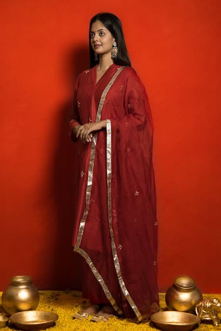 Mithi Supari Red Silk Chanderi Embroidered Zardozi V Neck Kurta Set Online at Aza Fashions Mithi Supari_Red Silk Chanderi Embroidered Zardozi V Neck Kurta Set _Online_at_Aza_Fashions