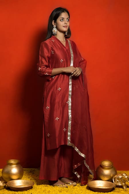 Buy Mithi Supari Red Silk Chanderi Embroidered Zardozi V Neck Kurta Set Online at Aza Fashions Buy_Mithi Supari_Red Silk Chanderi Embroidered Zardozi V Neck Kurta Set _Online_at_Aza_Fashions