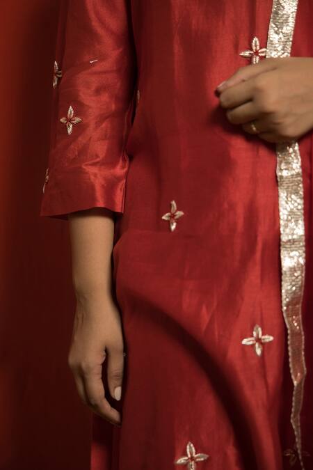 Mithi Supari Red Silk Chanderi Embroidered Zardozi V Neck Kurta Set at Aza Fashions Mithi Supari_Red Silk Chanderi Embroidered Zardozi V Neck Kurta Set _at_Aza_Fashions