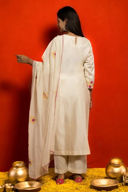 Shop Mithi Supari Ivory Pure Silk Chanderi Embroidered Floral Applique Round Kurta Set at Aza Fashions Shop_Mithi Supari_Ivory Pure Silk Chanderi Embroidered Floral Applique Round Kurta Set _at_Aza_Fashions