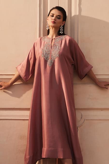 Jayanti Reddy Peach Silk Embroidery, Sequins Keyhole Neck Zardozi Cape With Kaftan Online at Aza Fashions Jayanti Reddy_Peach Silk Embroidery, Sequins Keyhole Neck Zardozi Cape With Kaftan _Online_at_Aza_Fashions