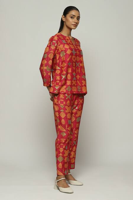 Buy_Abraham And Thakore_Fuchsia Chanderi Sequins Round Neck Symbol Print Top_Online_at_Aza_Fashions