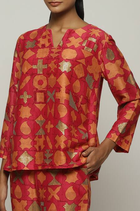 Shop_Abraham And Thakore_Fuchsia Chanderi Sequins Round Neck Symbol Print Top_Online_at_Aza_Fashions