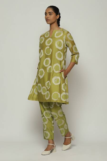 Abraham And Thakore_Green Chanderi Sequins Split V-neck Ring And Aari Work Kurta_Online_at_Aza_Fashions