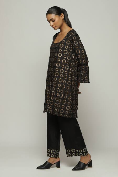 Abraham And Thakore_Black Silk Sequins, Beads Round Neck Circle Print Kurta_Online_at_Aza_Fashions