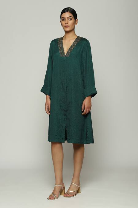 Abraham And Thakore_Green Silk Beads, Cut Work V-neck Quilted Pattern Jacket_Online_at_Aza_Fashions