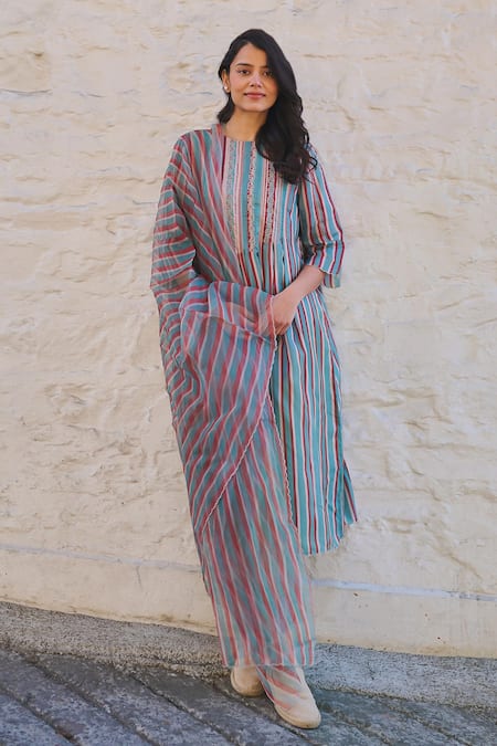 Ayaka Cheryl Thread Embroidered Placement Kurta 