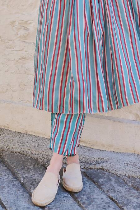 Ayaka Blue Cotton, Viscose Embroidery Round Neck Cheryl Thread Placement Kurta at Aza Fashions Ayaka_Blue Cotton, Viscose Embroidery Round Neck Cheryl Thread Placement Kurta _at_Aza_Fashions