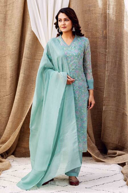 Missprint Green Organza, Cotton Embroidery V-neck Floral Hand Block Print Kurta Pant Set Online at Aza Fashions Missprint_Green Organza, Cotton Embroidery V-neck Floral Hand Block Print Kurta Pant Set _Online_at_Aza_Fashions