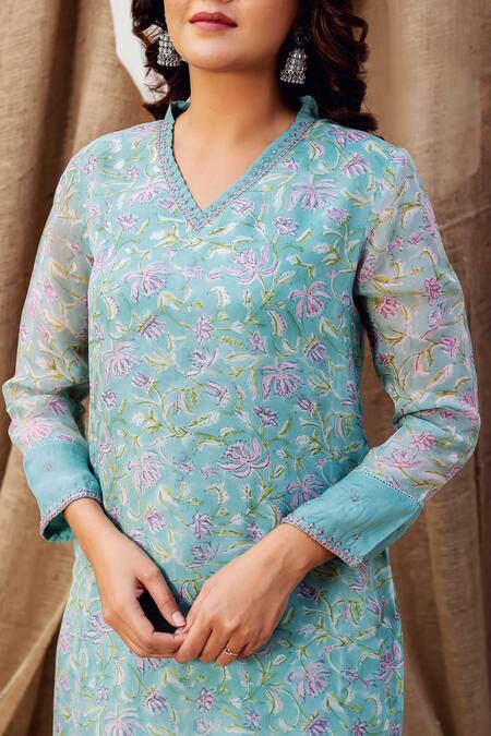 Shop Missprint Green Organza, Cotton Embroidery V-neck Floral Hand Block Print Kurta Pant Set Online at Aza Fashions Shop_Missprint_Green Organza, Cotton Embroidery V-neck Floral Hand Block Print Kurta Pant Set _Online_at_Aza_Fashions