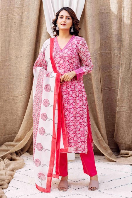 Missprint Maroon Kurta And Dupatta Organza Printed Floral V Hand Block Straight Pant Set 