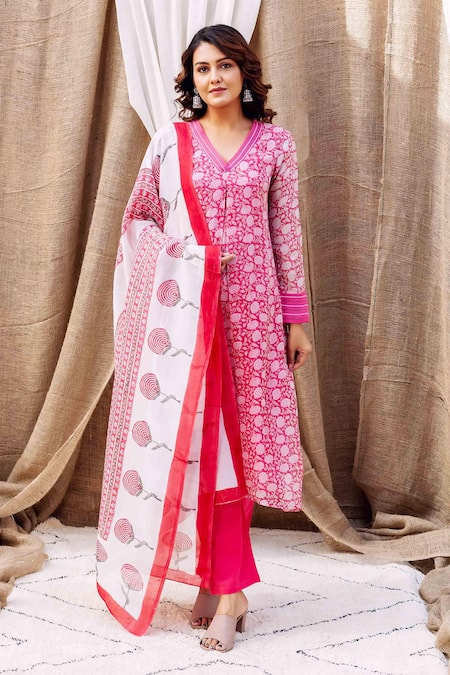 Missprint Maroon Organza, Cotton Floral Hand Block Print Straight Kurta Pant Set Online at Aza Fashions Missprint_Maroon Organza, Cotton Floral Hand Block Print Straight Kurta Pant Set _Online_at_Aza_Fashions