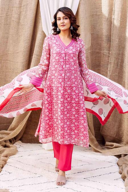 Missprint Maroon Organza, Cotton Floral Hand Block Print Straight Kurta Pant Set at Aza Fashions Missprint_Maroon Organza, Cotton Floral Hand Block Print Straight Kurta Pant Set _at_Aza_Fashions