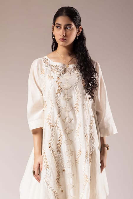 Prama By Pratima Pandey_Ivory Silk Chanderi Embroidery Vine Round Ivy Kurta With Inner Dress  _Online_at_Aza_Fashions
