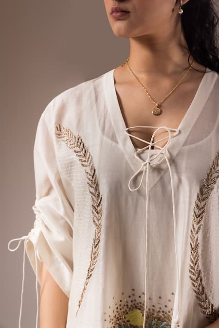 Prama By Pratima Pandey Ivory Silk, Chanderi Embroidery V-neck Rosa Kurta With Inner Dress Online at Aza Fashions Prama By Pratima Pandey_Ivory Silk, Chanderi Embroidery V-neck Rosa Kurta With Inner Dress _Online_at_Aza_Fashions