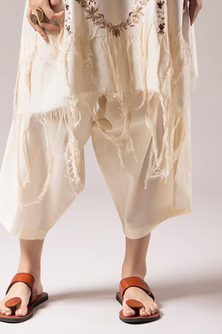 Prama By Pratima Pandey_Ivory Silk, Chanderi Diamonds Round Crest Bloom Embroidered Kurta With Salwar _Online_at_Aza_Fashions