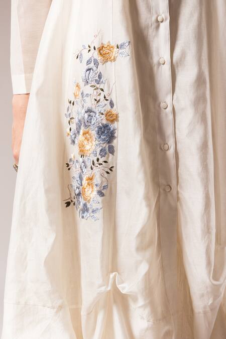Prama By Pratima Pandey_Ivory Silk, Chanderi Embroidery High Neck Phool Kurta With Inner Dress _Online_at_Aza_Fashions