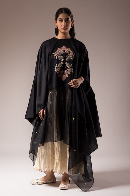 PRAMA BY PRATIMA PANDEY Black Chanderi Embroidered Dori Round Kaftan With Inner 