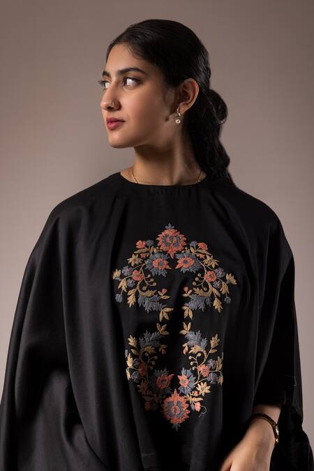 Prama By Pratima Pandey Black Chanderi Embroidered Dori Round Kaftan With Inner Online at Aza Fashions Prama By Pratima Pandey_Black Chanderi Embroidered Dori Round Kaftan With Inner _Online_at_Aza_Fashions