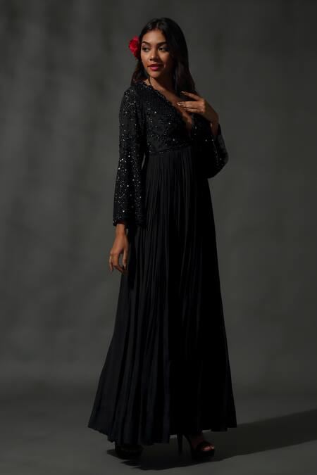 Priyanka Jain_Black Silk Sequins, Beads V-neck Floral Embroidered Anarkali Pant Set _Online_at_Aza_Fashions