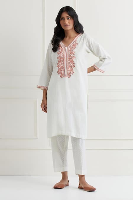 Nemaani Off White Cotton Embroidery V-neck Tonal Thread Kurta And Pant Set
