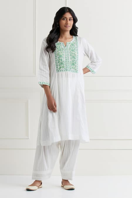 Nemaani Thread Embroidered Kurta & Pant Set 
