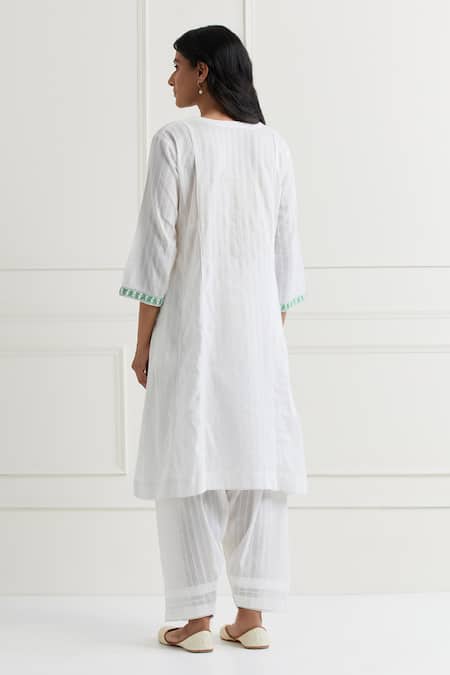 Nemaani Thread Embroidered Kurta & Pant Set 