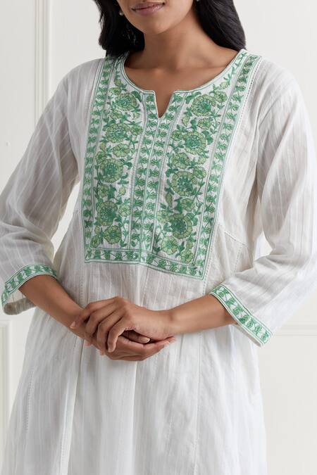 Nemaani_White Cotton Embroidery, Lace Split V-neck Thread Kurta And Pant Set _Online_at_Aza_Fashions