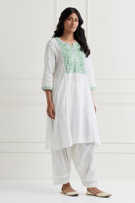 Buy_Nemaani_White Cotton Embroidery, Lace Split V-neck Thread Kurta And Pant Set _Online_at_Aza_Fashions