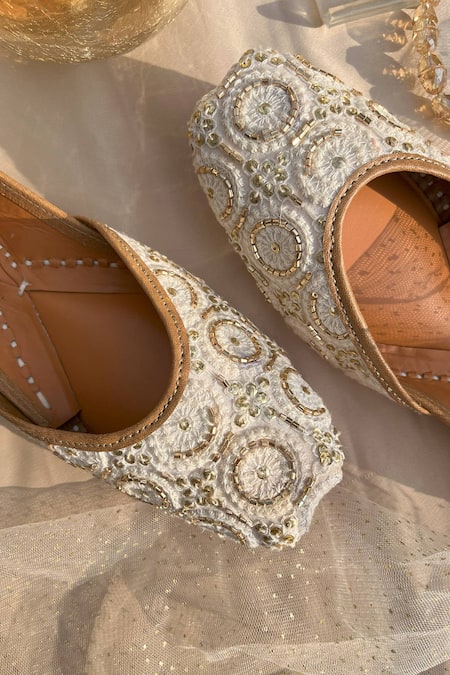 House Of Vian_Gold Aafreen Geometric Pattern Cutdana And Thread Work Juttis _Online_at_Aza_Fashions