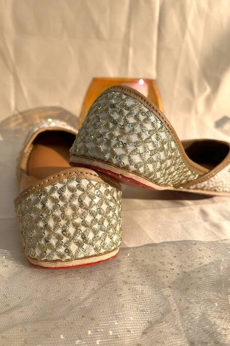 Buy_House Of Vian_Gold Aafreen Geometric Pattern Cutdana And Thread Work Juttis _Online_at_Aza_Fashions