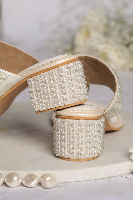 House Of Vian White Cut Work, Stones, Beads Nooriya And Kolhapuri Block Heels Online at Aza Fashions House Of Vian_White Cut Work, Stones, Beads Nooriya And Kolhapuri Block Heels _Online_at_Aza_Fashions