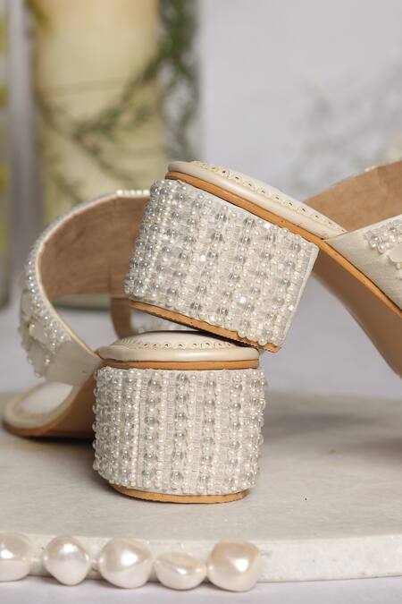 Shop House Of Vian White Cut Work, Stones, Beads Nooriya And Kolhapuri Block Heels Online at Aza Fashions Shop_House Of Vian_White Cut Work, Stones, Beads Nooriya And Kolhapuri Block Heels _Online_at_Aza_Fashions