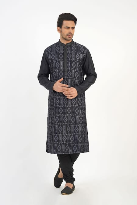 Sankalan - Men Thread Embroidered Kurta & Churidar Set 