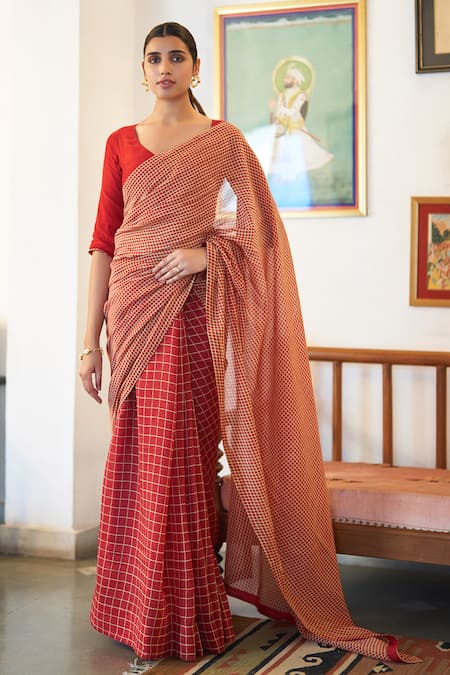 Vaayu Checkered Pattern Saree With Blouse 