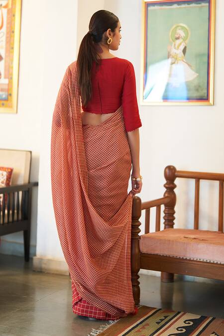Shop Vaayu Red Muslin, Cotton Round Neck Checkered Pattern Saree With Blouse at Aza Fashions Shop_Vaayu_Red Muslin, Cotton Round Neck Checkered Pattern Saree With Blouse_at_Aza_Fashions