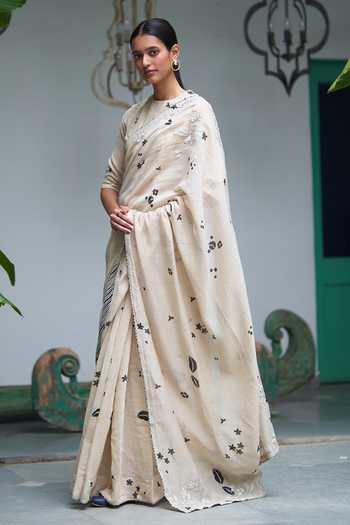 Vaayu_Off White Muslin, Cotton Embroidery Round Neck Floral Print Saree With Blouse_Online_at_Aza_Fashions
