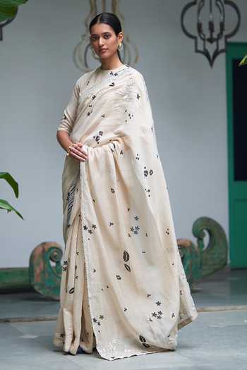 Buy_Vaayu_Off White Muslin, Cotton Embroidery Round Neck Floral Print Saree With Blouse_Online_at_Aza_Fashions
