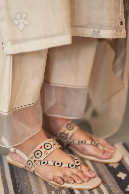 Shop Vaayu Off White Muslin, Cotton Embroidery Floral Applque Work Printed Kurta Pant Set Online at Aza Fashions Shop_Vaayu_Off White Muslin, Cotton Embroidery Floral Applque Work Printed Kurta Pant Set _Online_at_Aza_Fashions