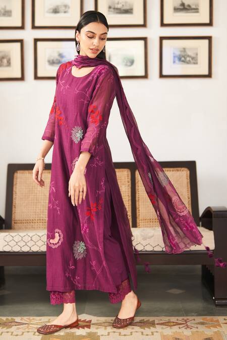 Vaayu_Purple Muslin Embroidery Round Neck Thread And Applique Work Kurta Pant Set_Online_at_Aza_Fashions