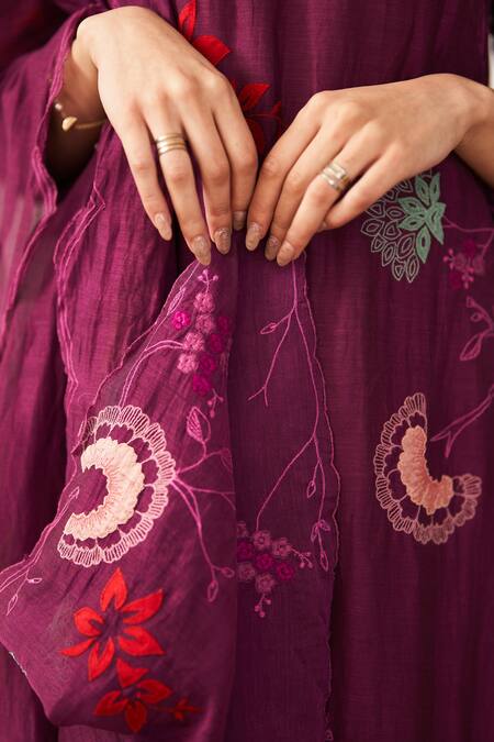 Vaayu_Purple Muslin Embroidery Round Neck Thread And Applique Work Kurta Pant Set_at_Aza_Fashions